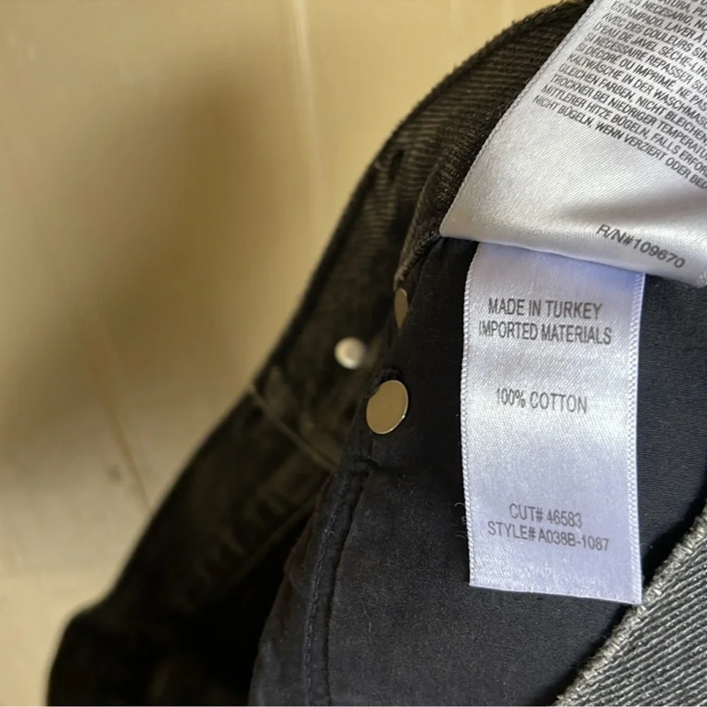 AGOLDE Women's Black Denim Shorts - Picture 7 of 10
